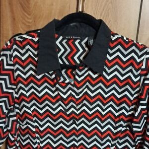 Zigzag Patterned Blouse with Black Collar